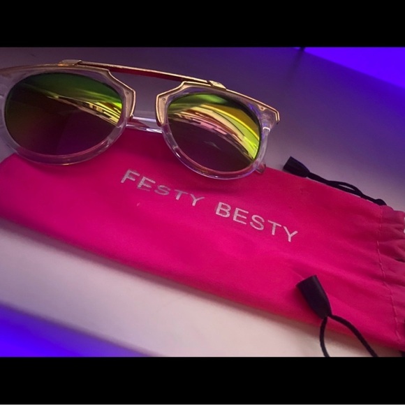 Festy Besty Accessories - NWOT Festy Besty Sunglasses with Case